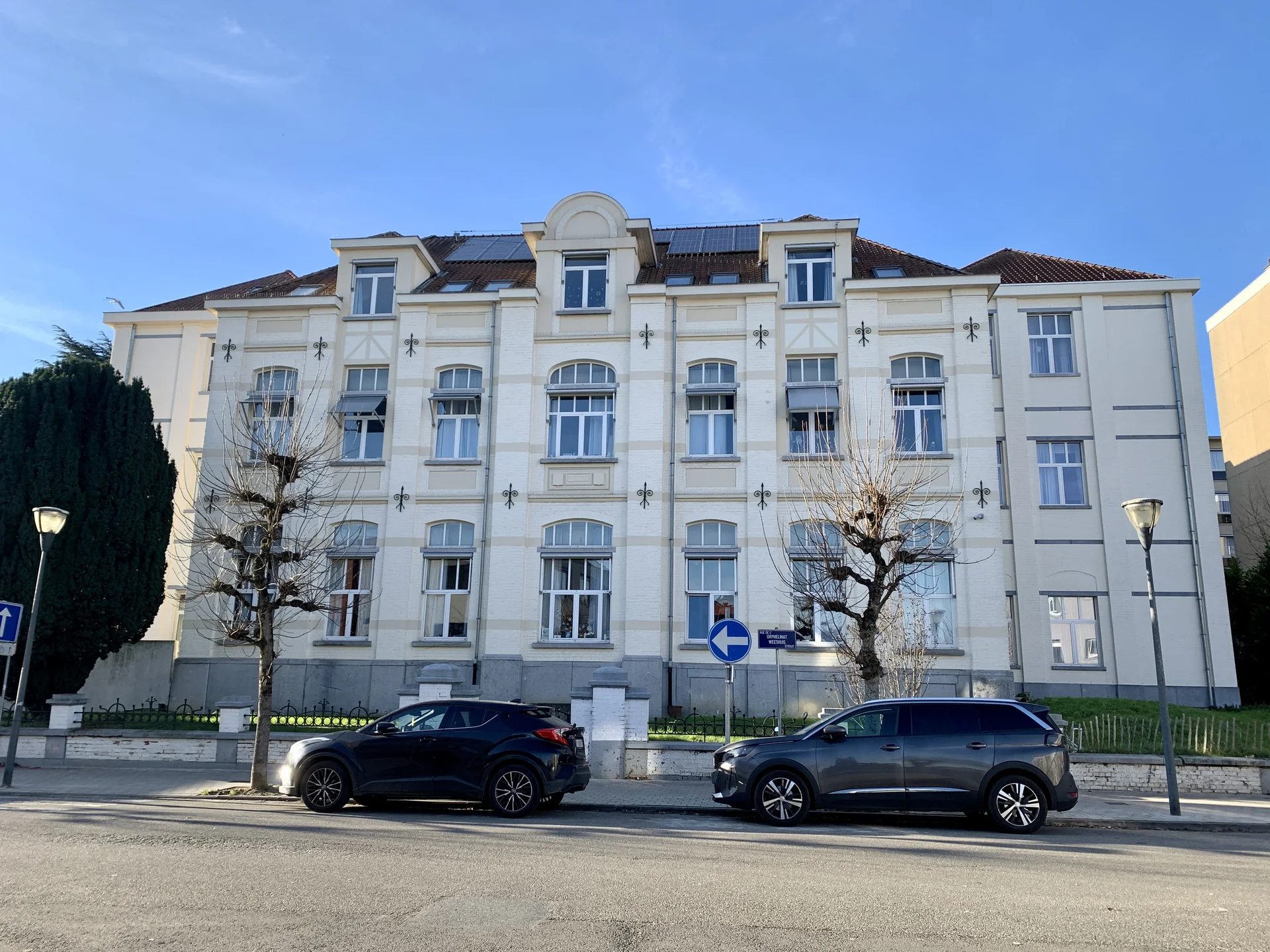 Façades et perspective de la rue de l’Orphelinat à Anderlecht.