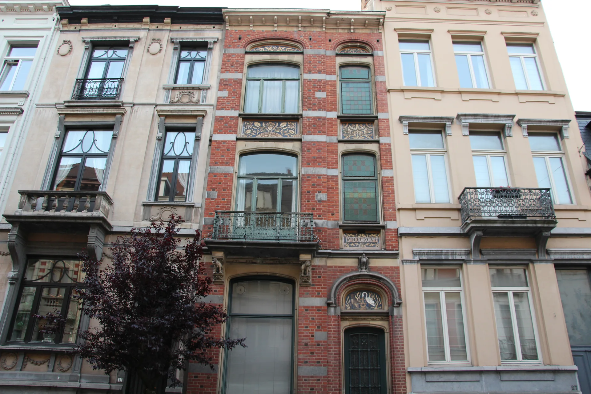 Façades de la rue du Châtelain à Ixelles.