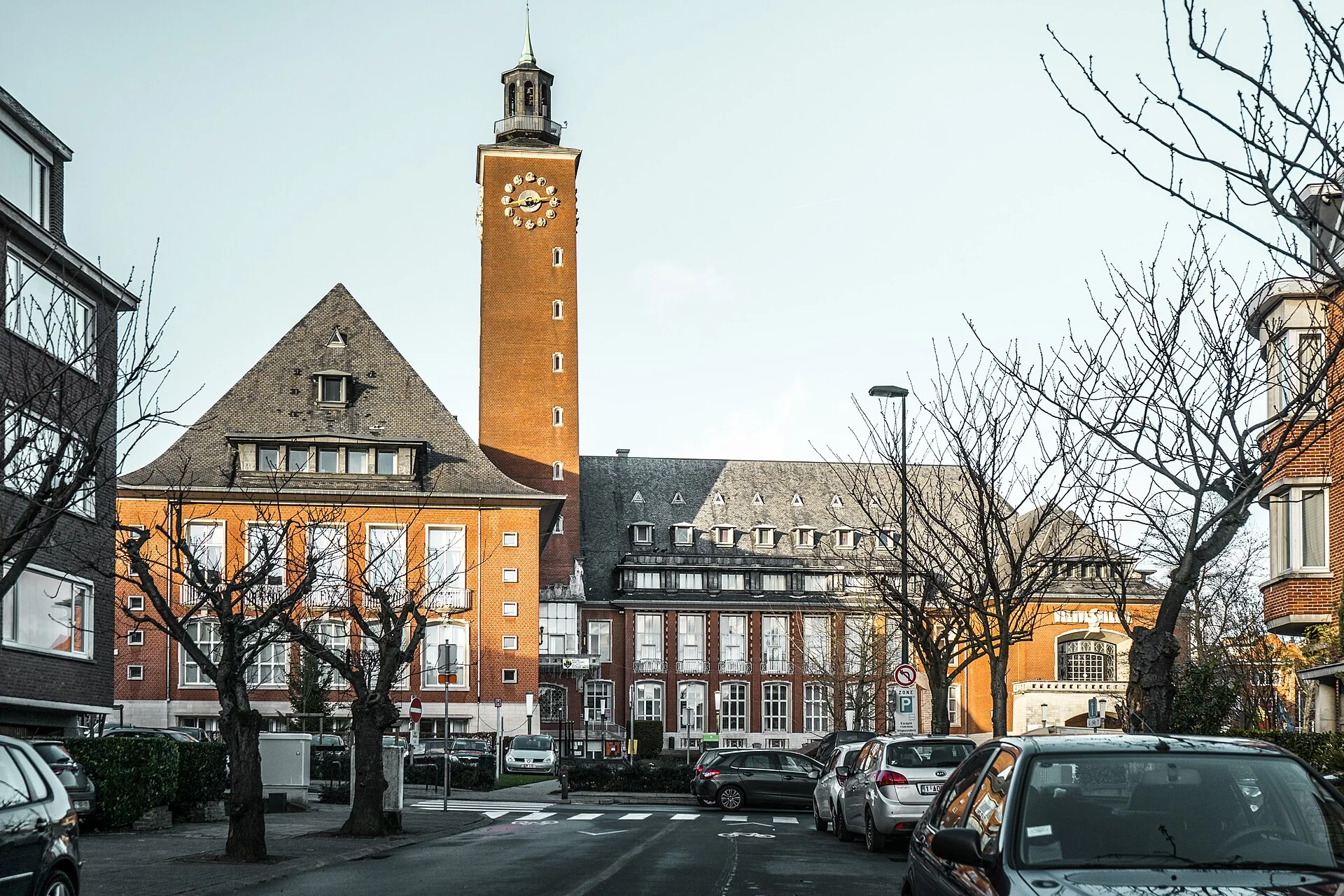 Maison communale de Woluwe-Saint-Pierre et sa tour.