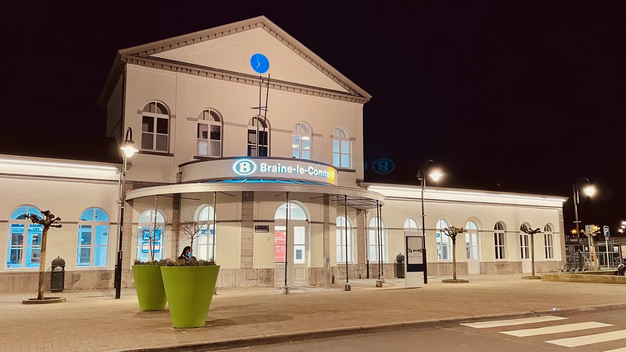 Bâtiment de la gare de Braine-le-Comte.